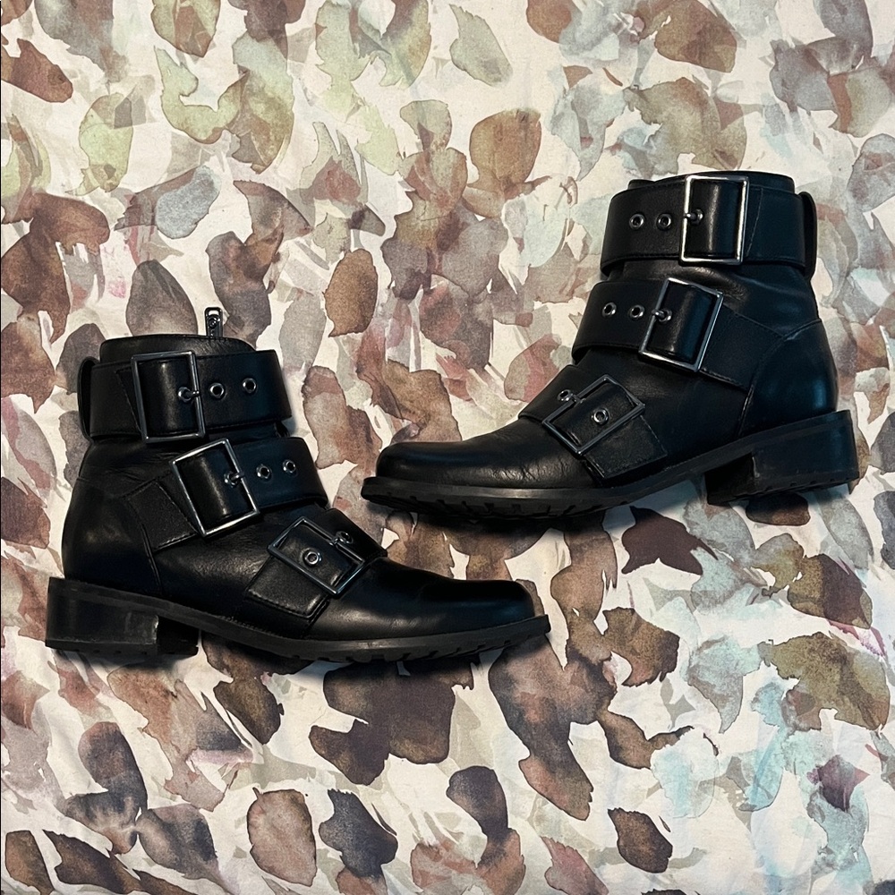 Blondo size 7 Black Ankle Boots with Buckle Straps - Picture 2 of 9